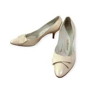 Vintage Roger Vivier Cream Leather Pumps with Flat Bow Detail, Size 5 1/2